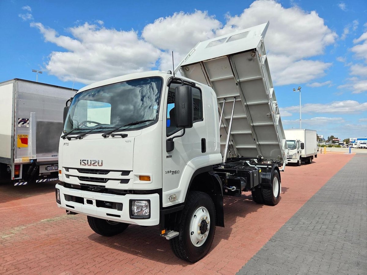 2022 Isuzu Fts 139-260 Auto 7 Ton Tipper image 35