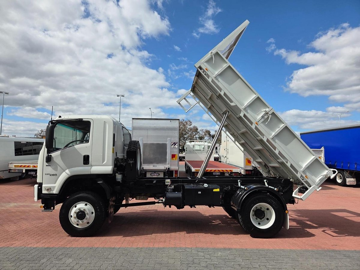 2022 Isuzu Fts 139-260 Auto 7 Ton Tipper image 24
