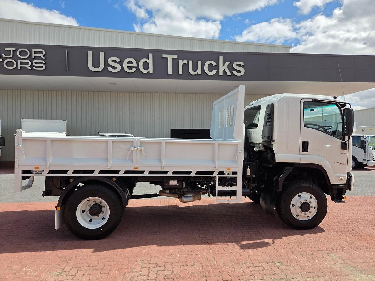 2022 Isuzu Fts 139-260 Auto 7 Ton Tipper image 13
