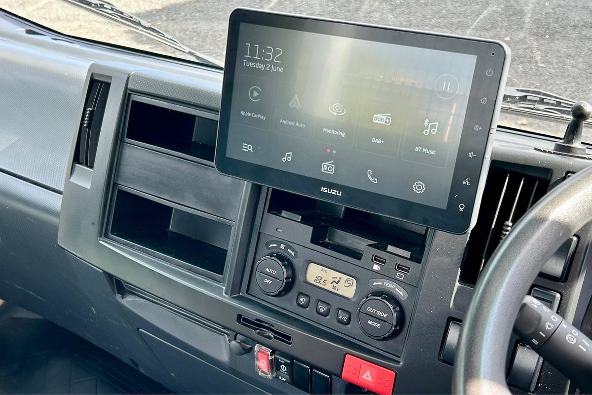 2023 Isuzu N Series Npr 45/55-155 Tradepack image 24