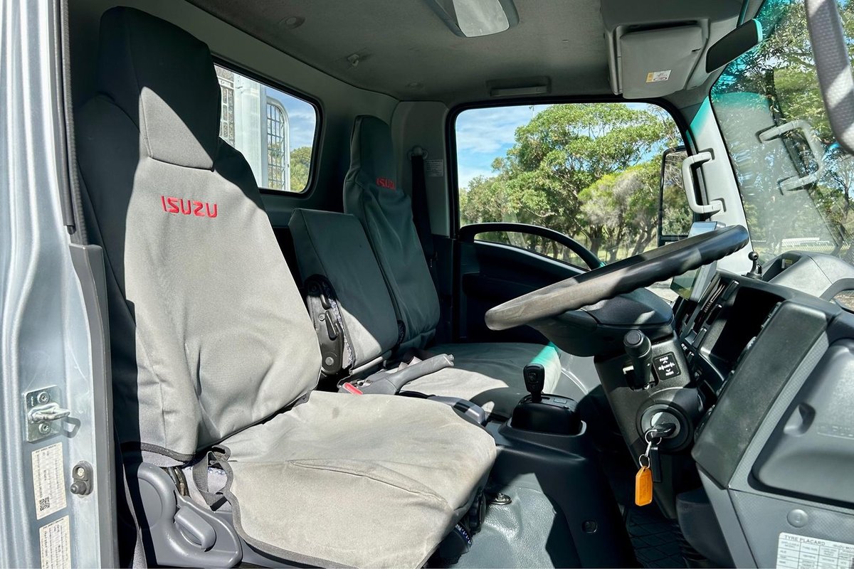 2023 Isuzu N Series Npr 45/55-155 Tradepack image 23