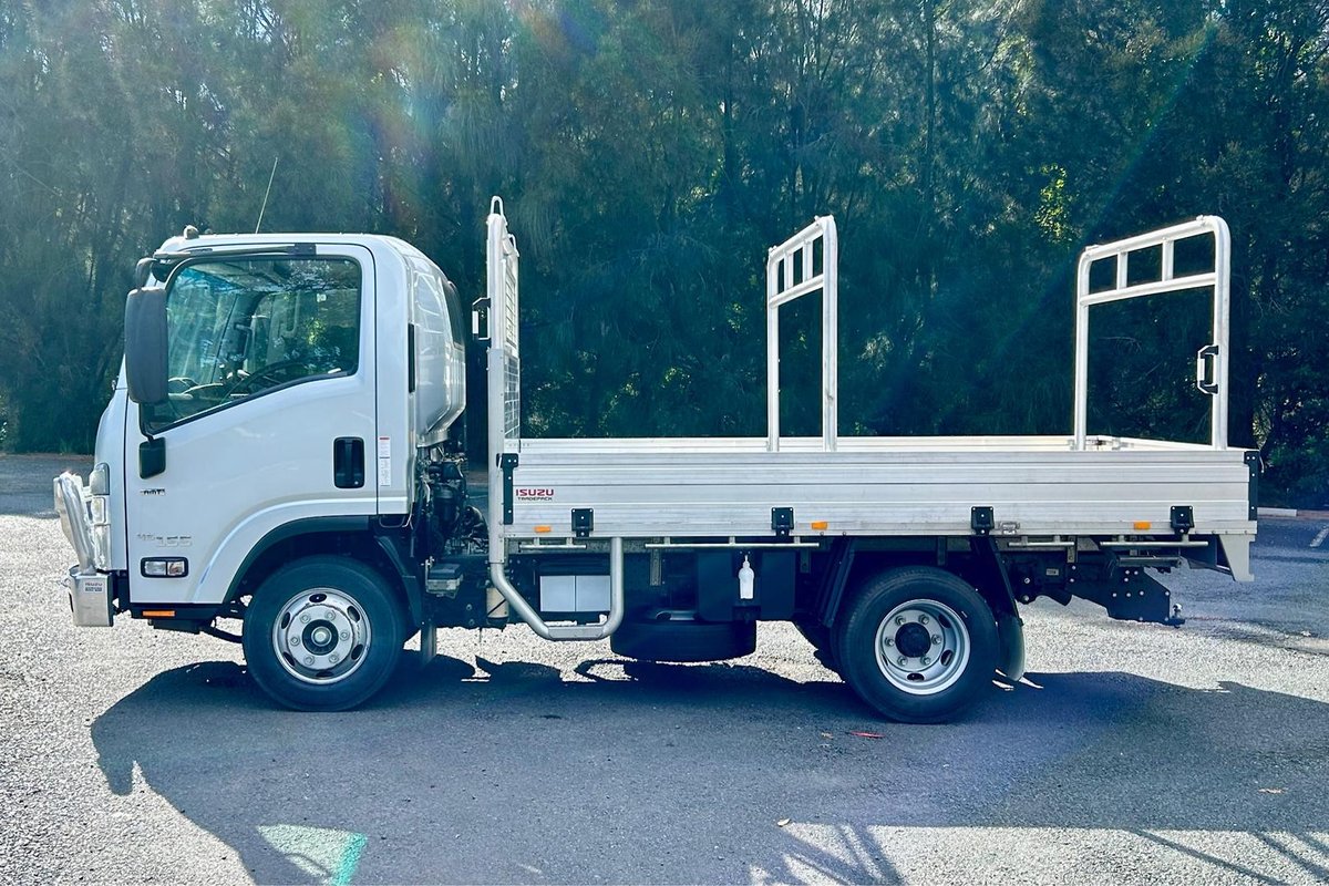 2023 Isuzu N Series Npr 45/55-155 Tradepack image 6