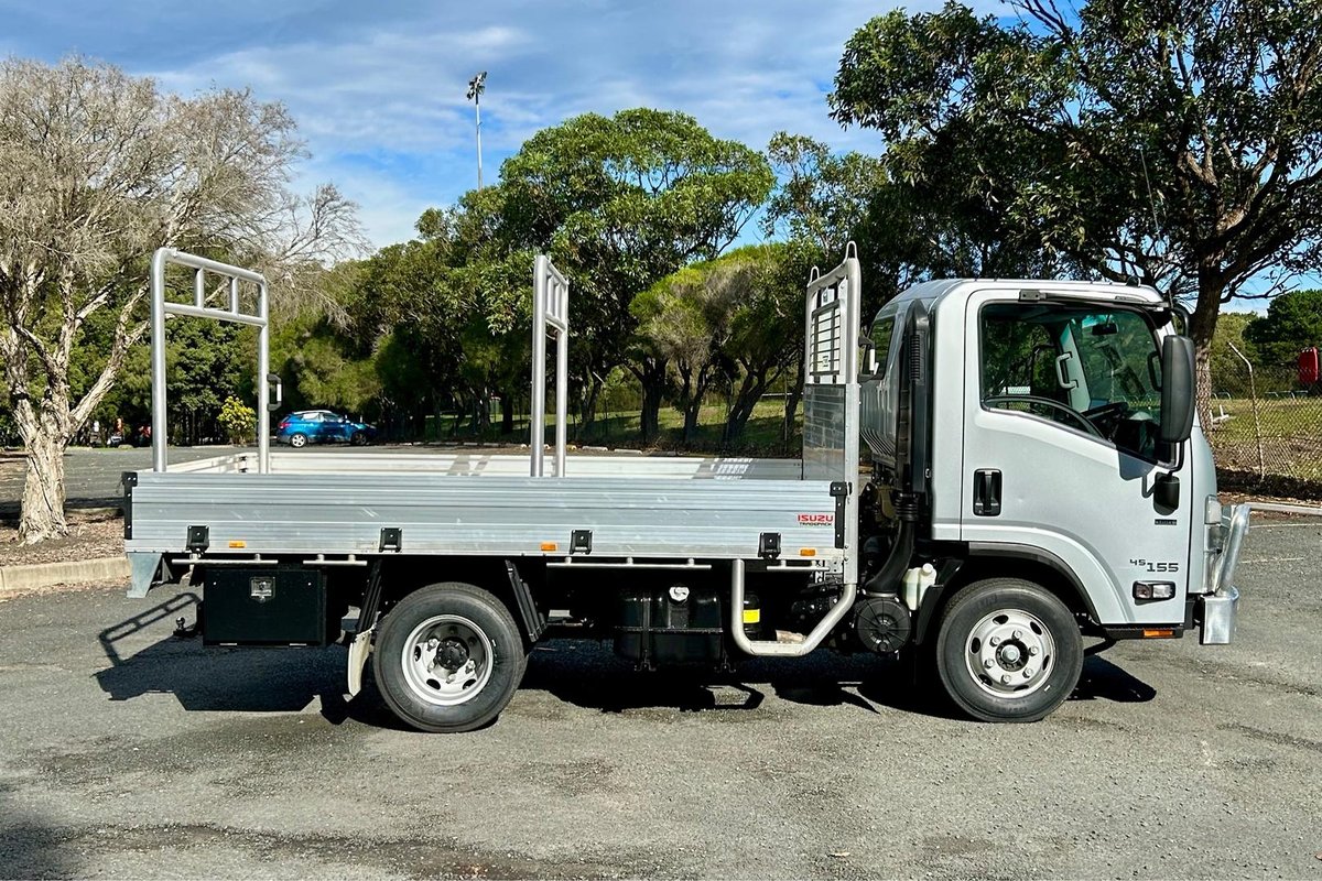 2023 Isuzu N Series Npr 45/55-155 Tradepack image 2