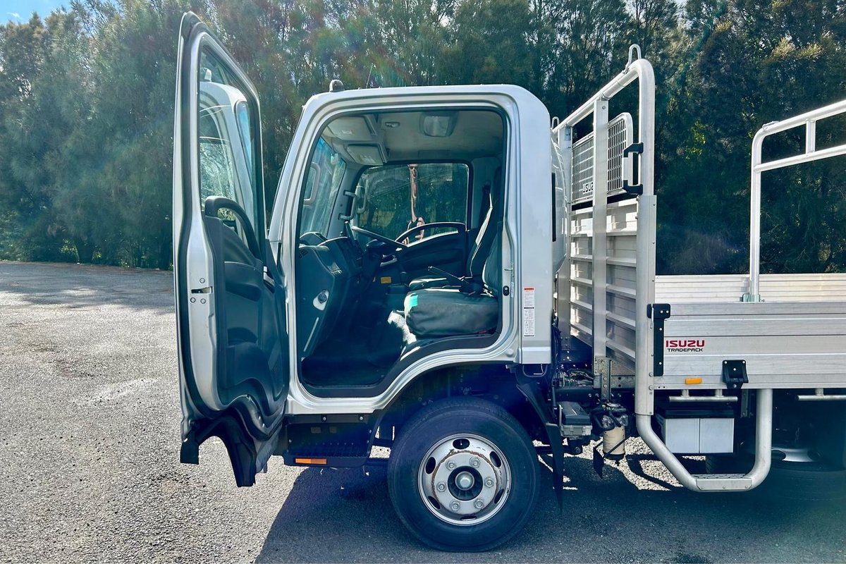 2023 Isuzu N Series Npr 45/55-155 Tradepack image 16
