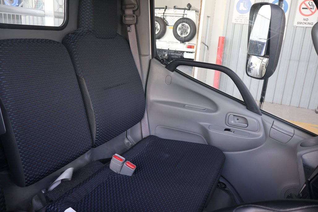 2022 Hino Dutro 616 image 11