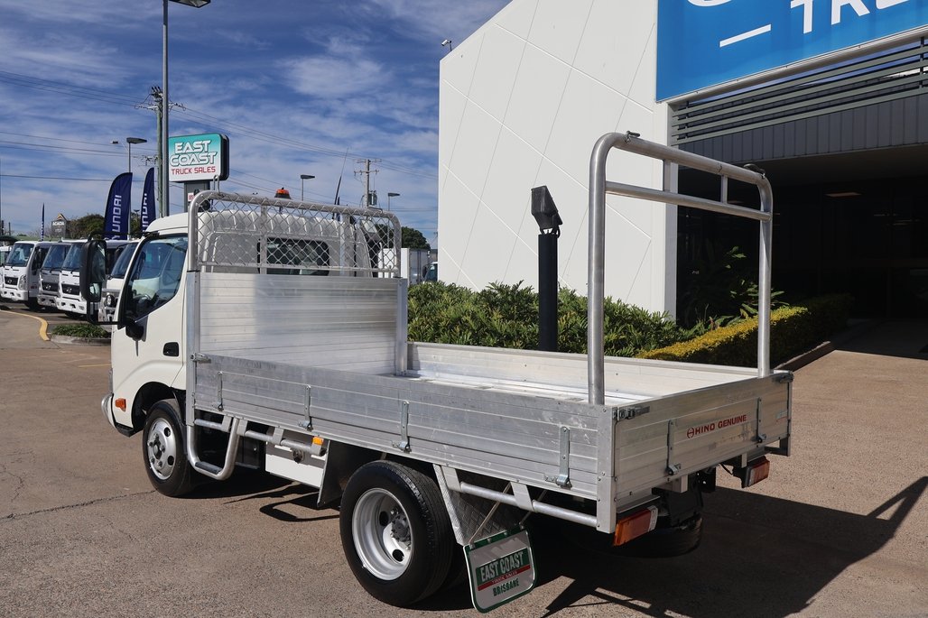 2022 Hino Dutro 616 image 3