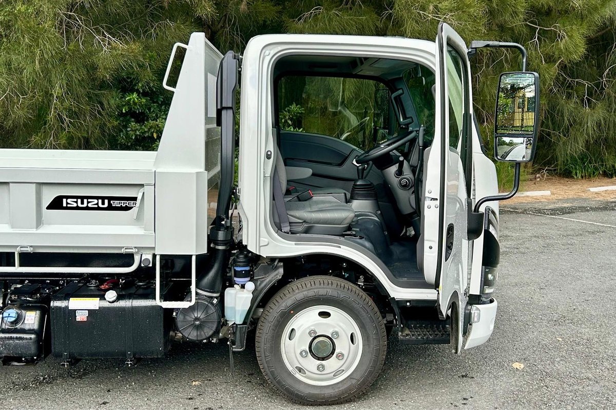 2026 Isuzu N Series NKR 62/45-150 MT D25 Tipper image 22