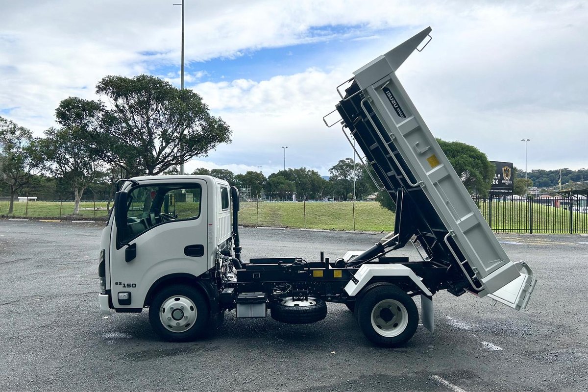 2026 Isuzu N Series NKR 62/45-150 MT D25 Tipper image 18