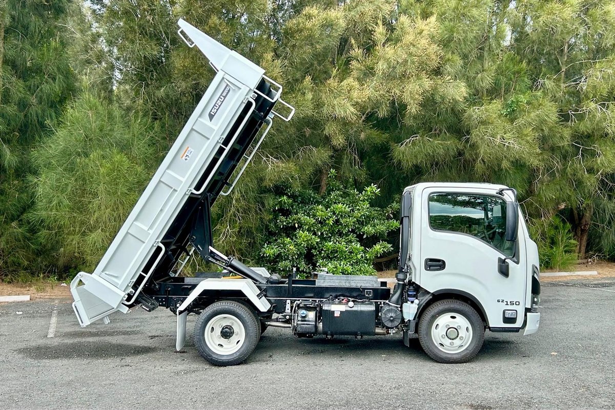2026 Isuzu N Series NKR 62/45-150 MT D25 Tipper image 13