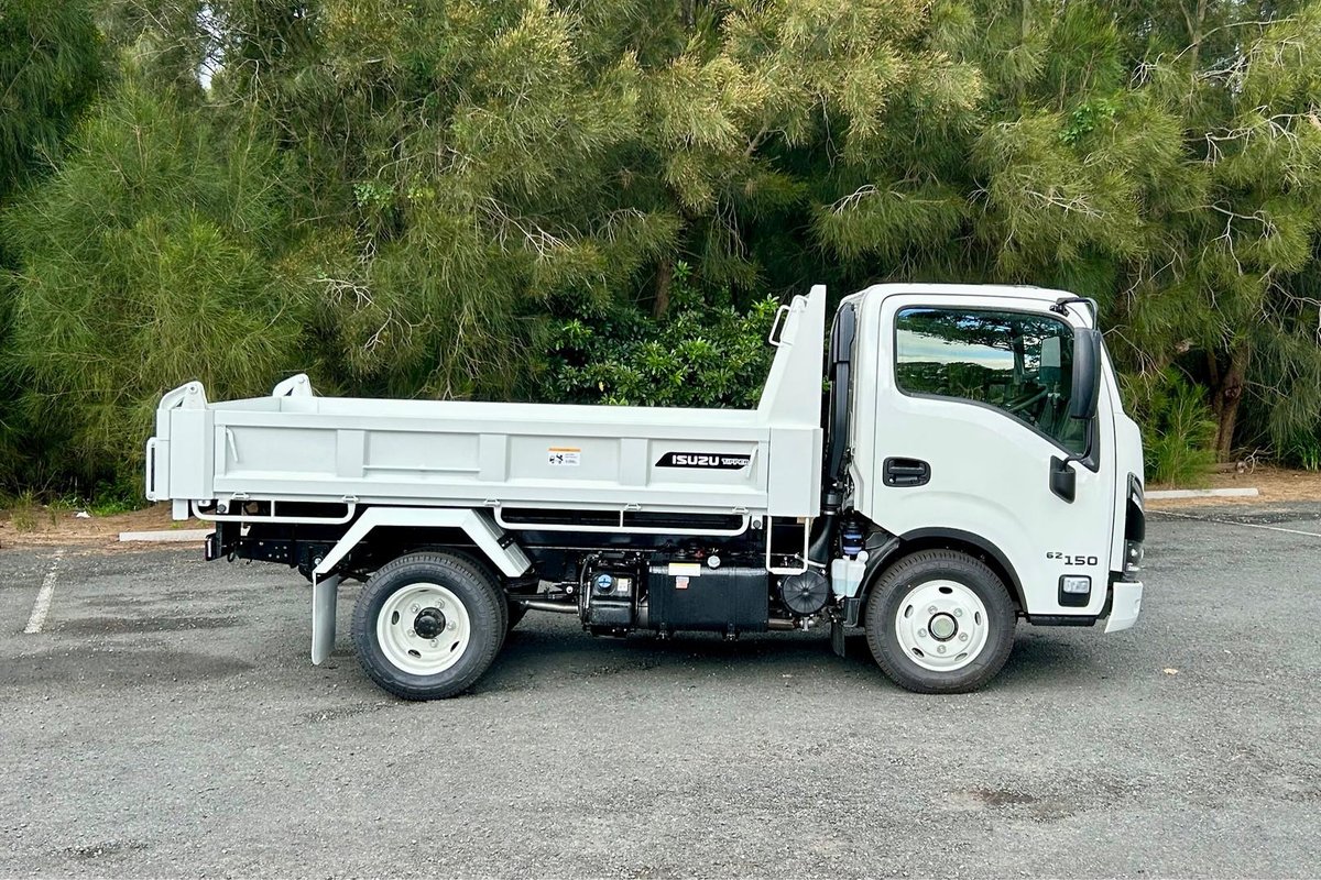 2026 Isuzu N Series NKR 62/45-150 MT D25 Tipper image 3