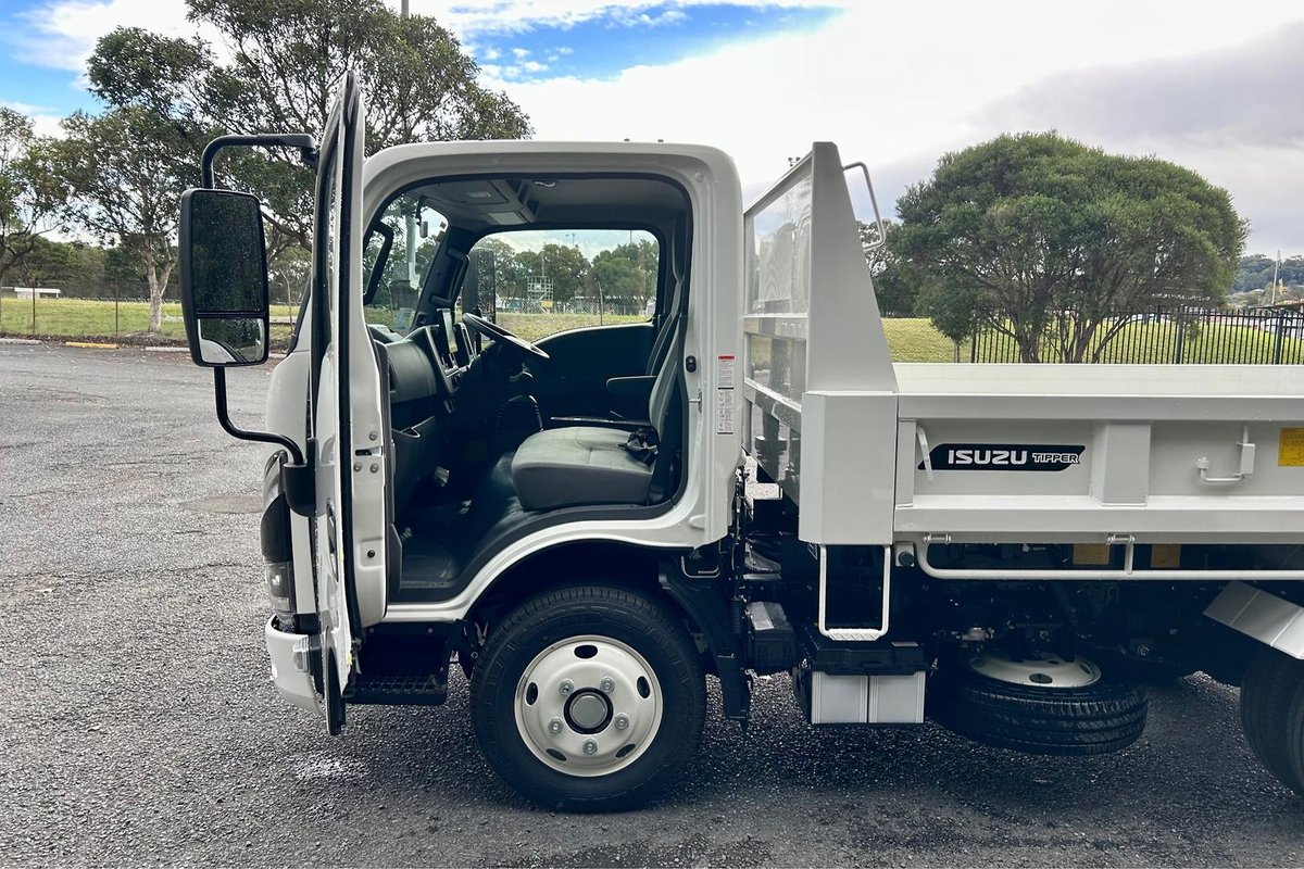 2026 Isuzu N Series NKR 62/45-150 MT D25 Tipper image 24
