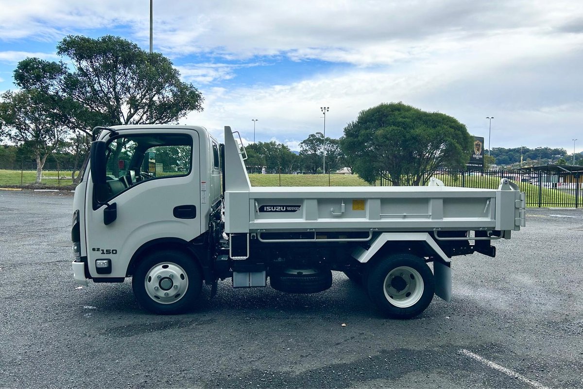 2026 Isuzu N Series NKR 62/45-150 MT D25 Tipper image 7