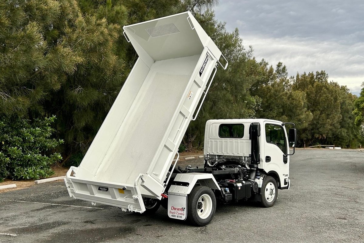 2026 Isuzu N Series NKR 62/45-150 MT D25 Tipper image 14