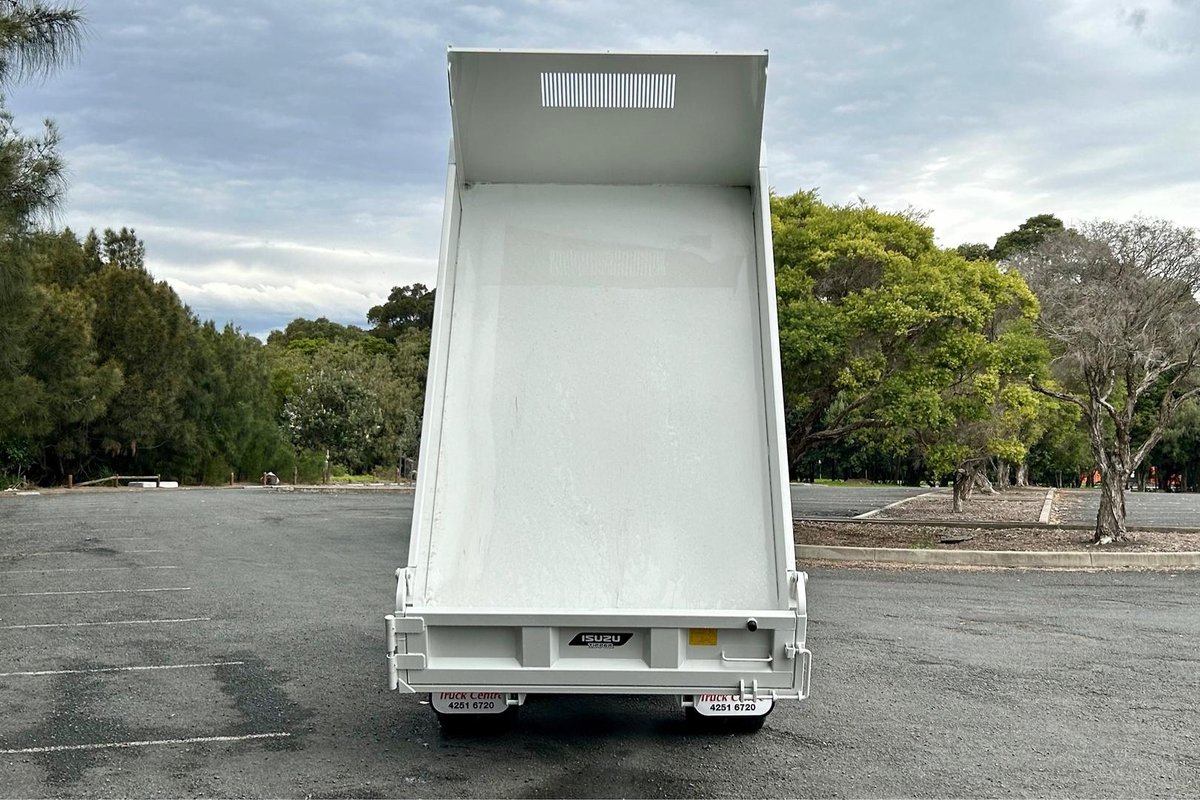 2026 Isuzu N Series NKR 62/45-150 MT D25 Tipper image 15