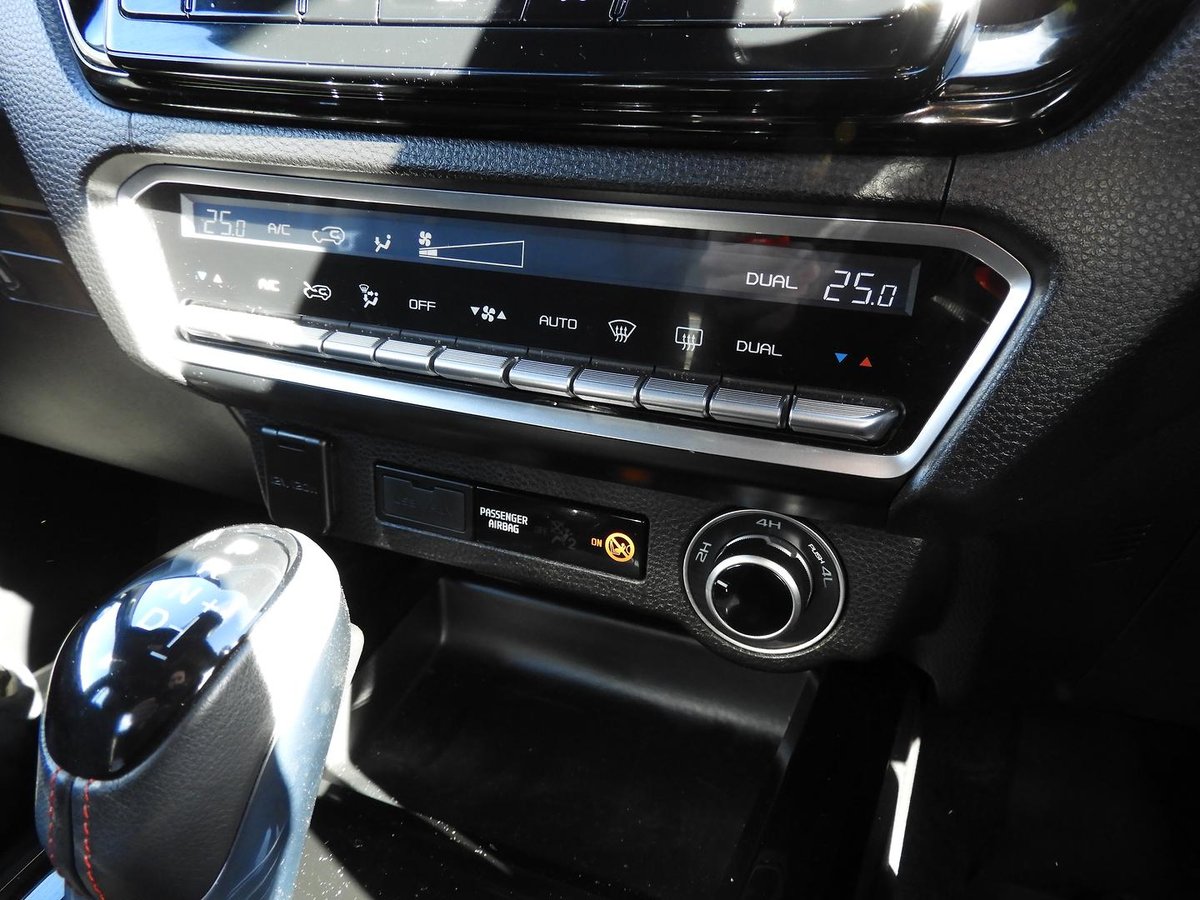 2023 Isuzu D-max X-terrain My23 4x4 Dual Range image 11