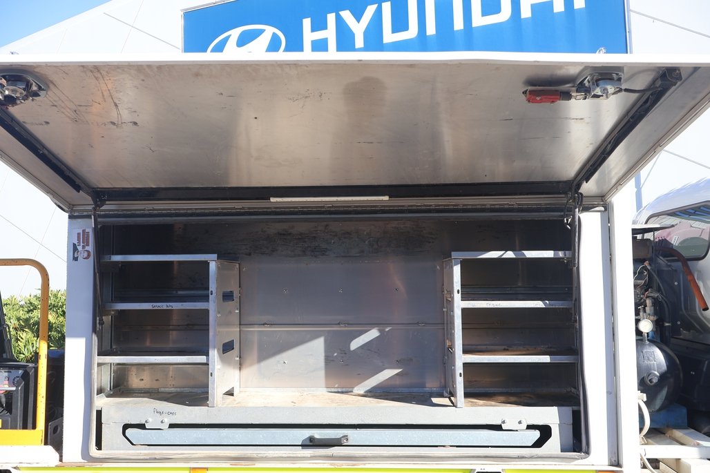 2019 Isuzu Npr 75-190 image 11