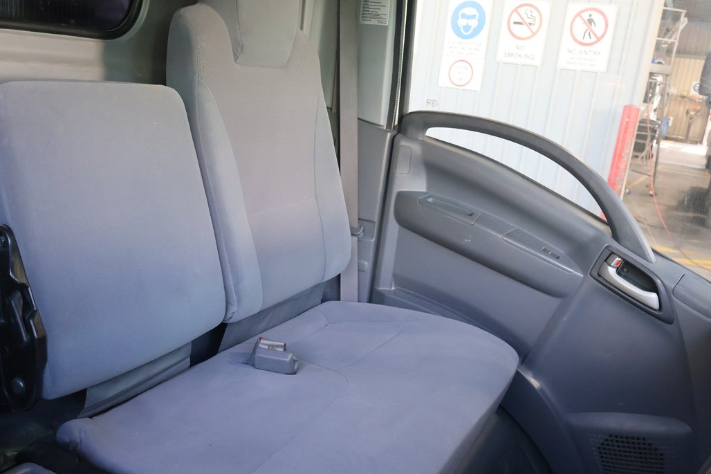 2019 Isuzu Npr 75-190 image 13
