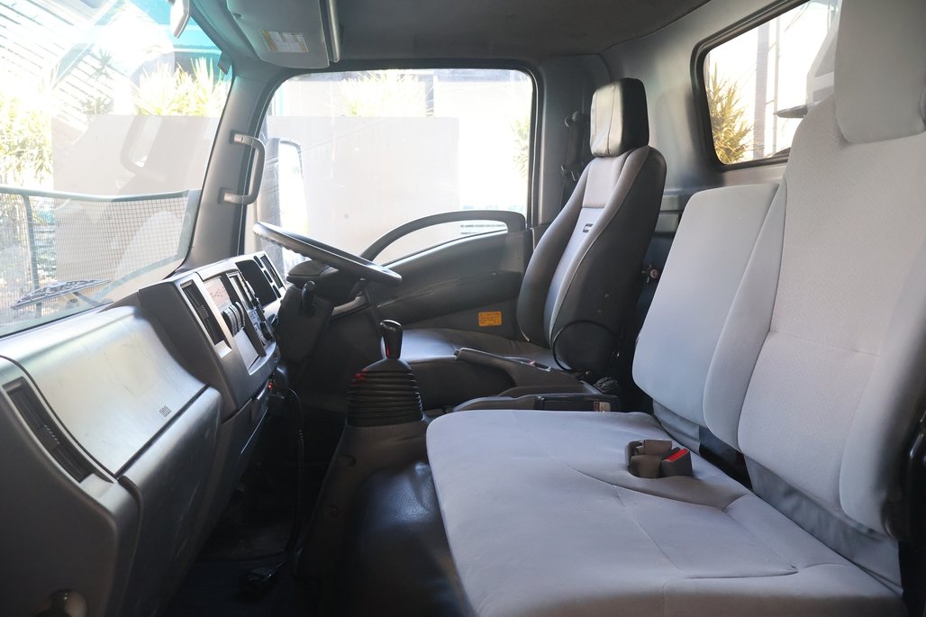 2019 Isuzu Npr 75-190 image 16