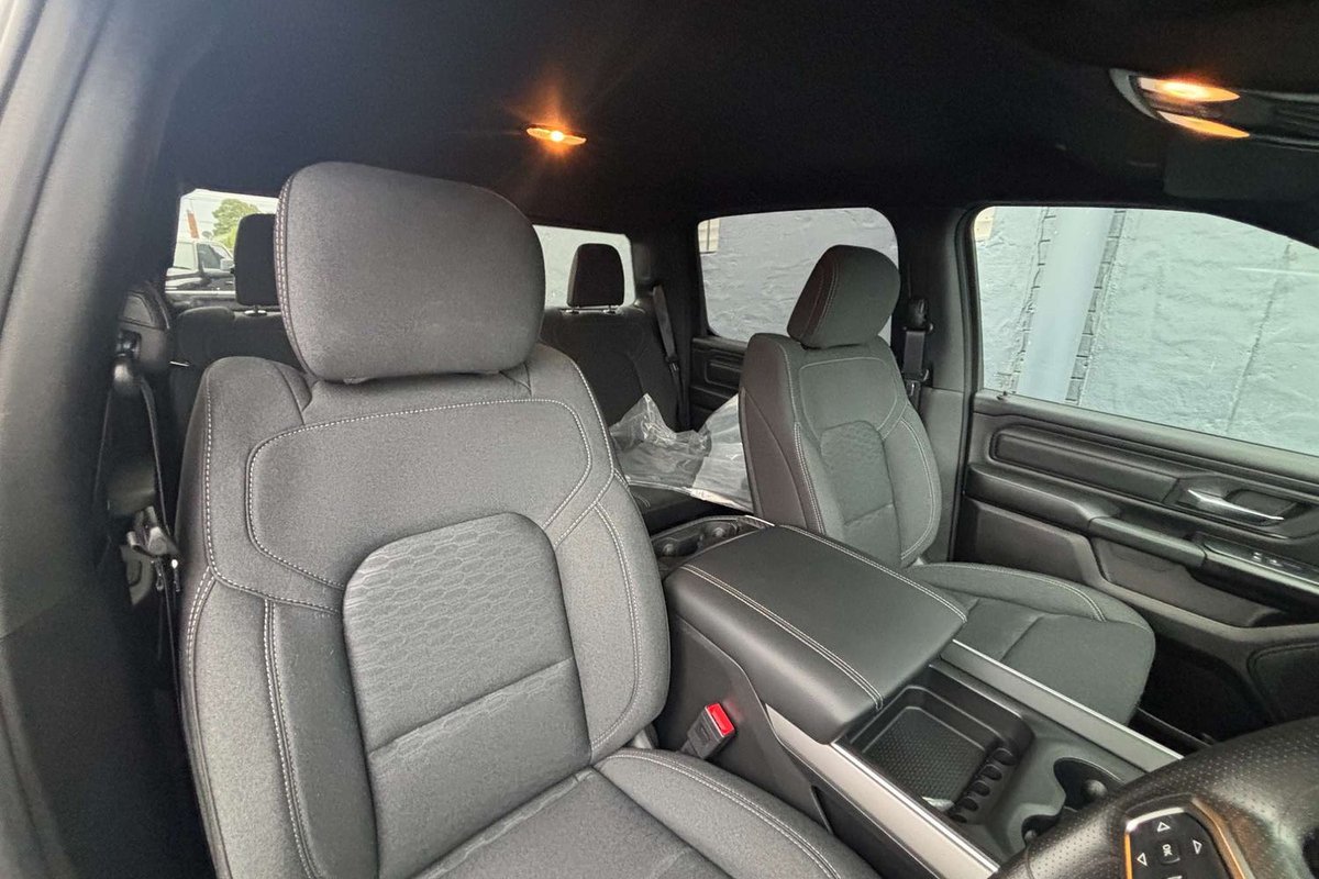 2026 RAM 1500 Express Black Edition Hurricane SO DT MY26 4X4 Dual Range image 13