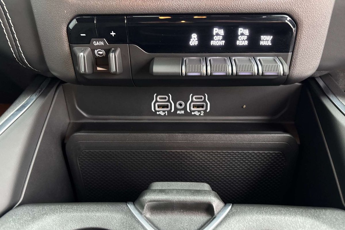 2026 RAM 1500 Express Black Edition Hurricane SO DT MY26 4X4 Dual Range image 19