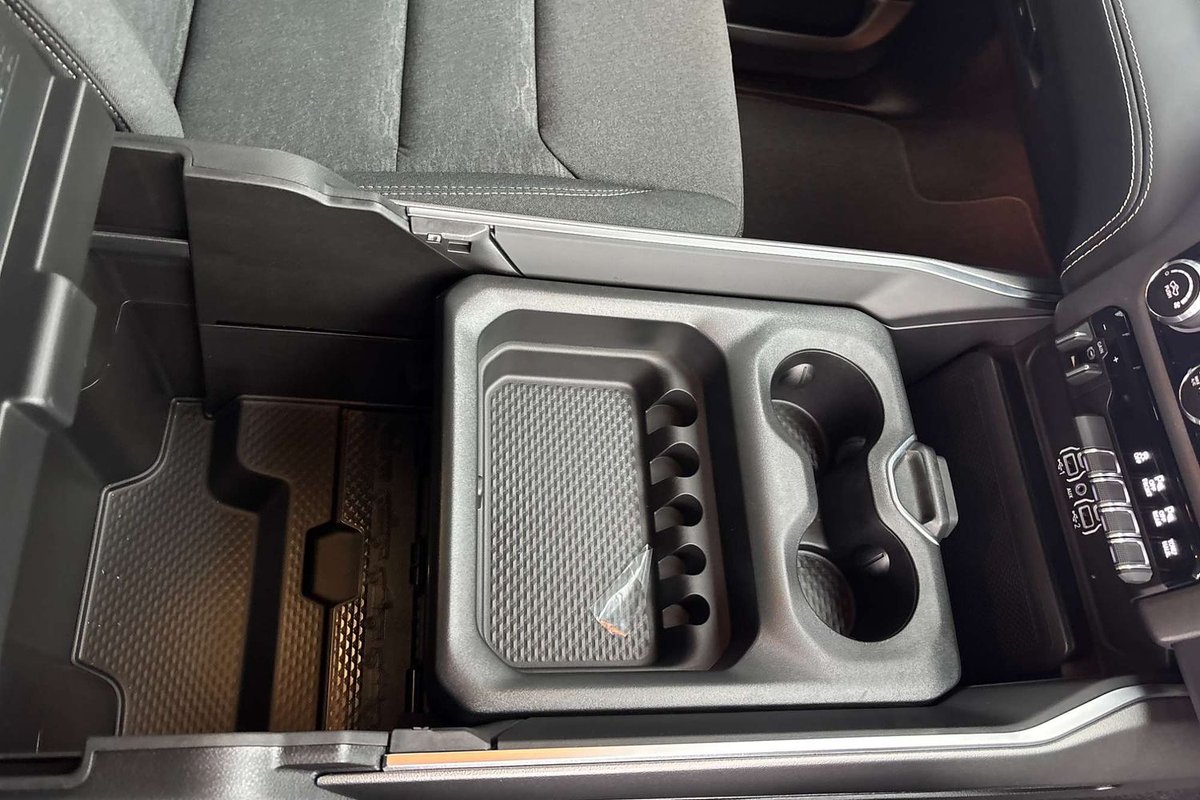 2026 RAM 1500 Express Black Edition Hurricane SO DT MY26 4X4 Dual Range image 20