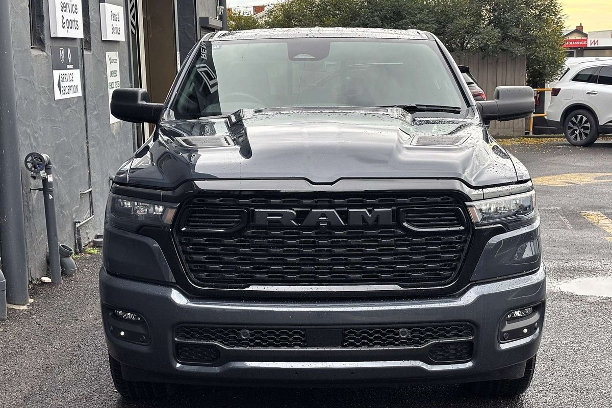 2026 RAM 1500 Express Black Edition Hurricane SO DT MY26 4X4 Dual Range image 24