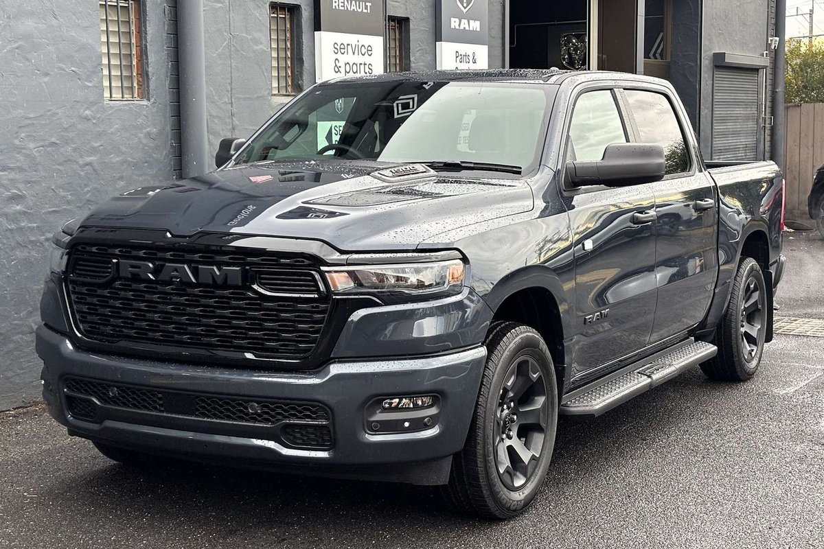 2026 RAM 1500 Express Black Edition Hurricane SO DT MY26 4X4 Dual Range image 25