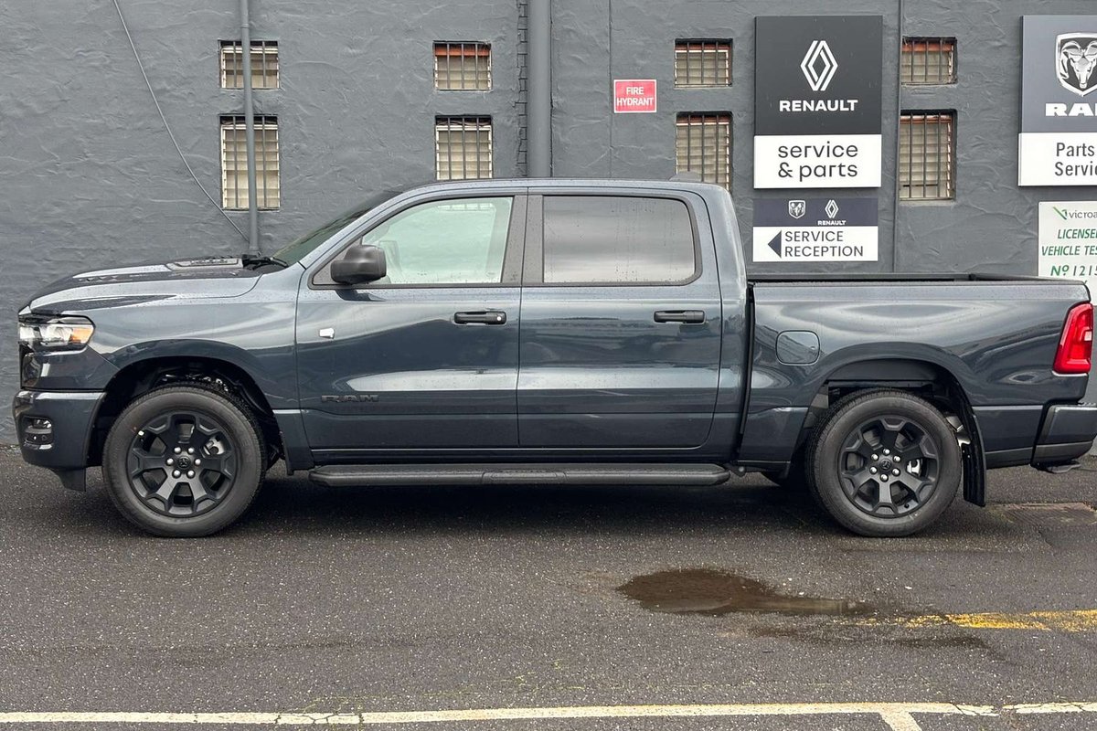 2026 RAM 1500 Express Black Edition Hurricane SO DT MY26 4X4 Dual Range image 26