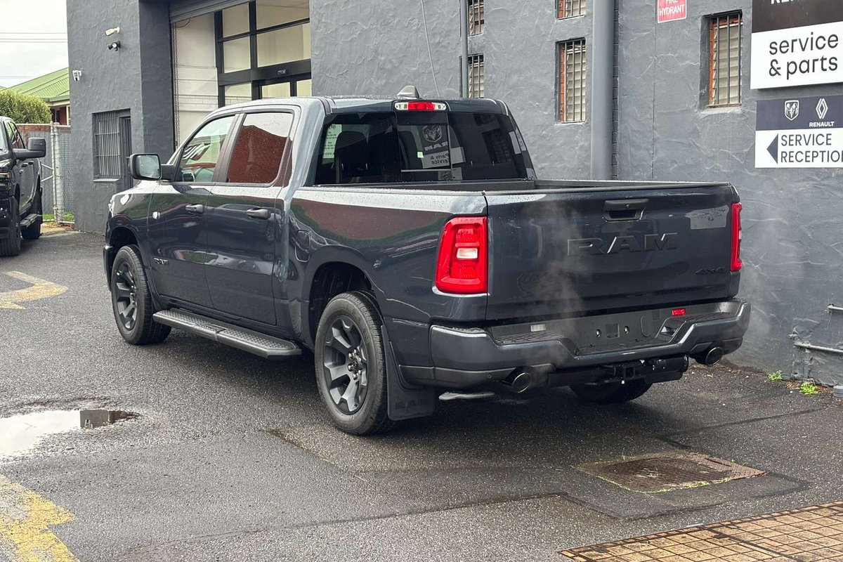 2026 RAM 1500 Express Black Edition Hurricane SO DT MY26 4X4 Dual Range image 27