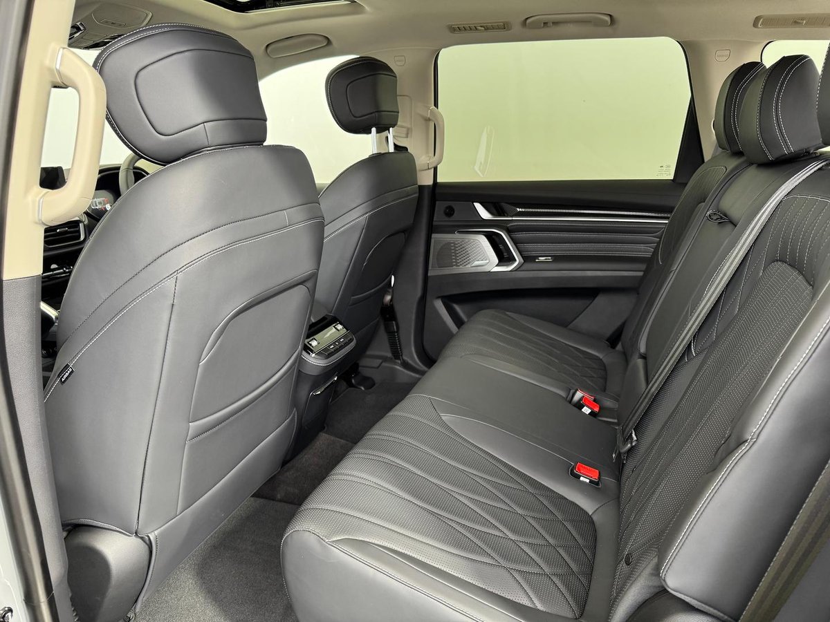 2025 LDV D90 Executive SV9A MY25 image 20
