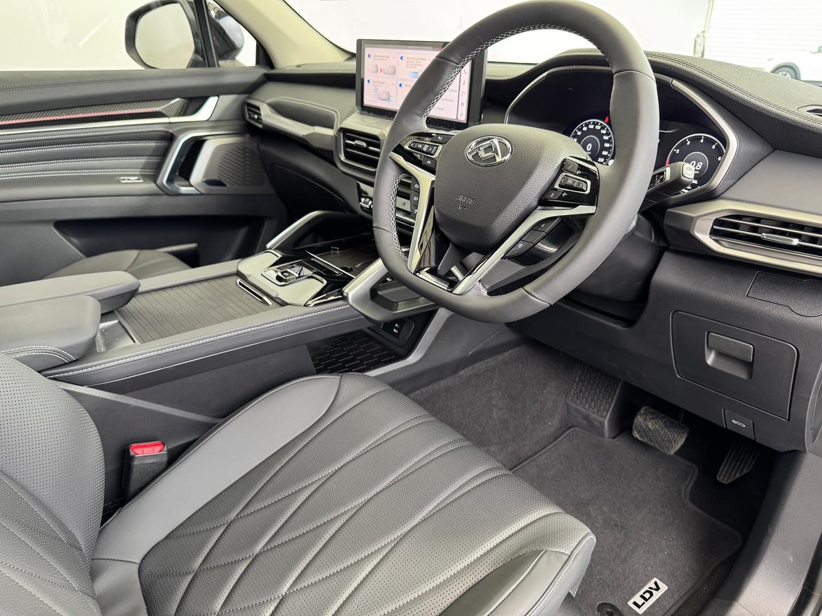 2025 LDV D90 Executive SV9A MY25 image 30