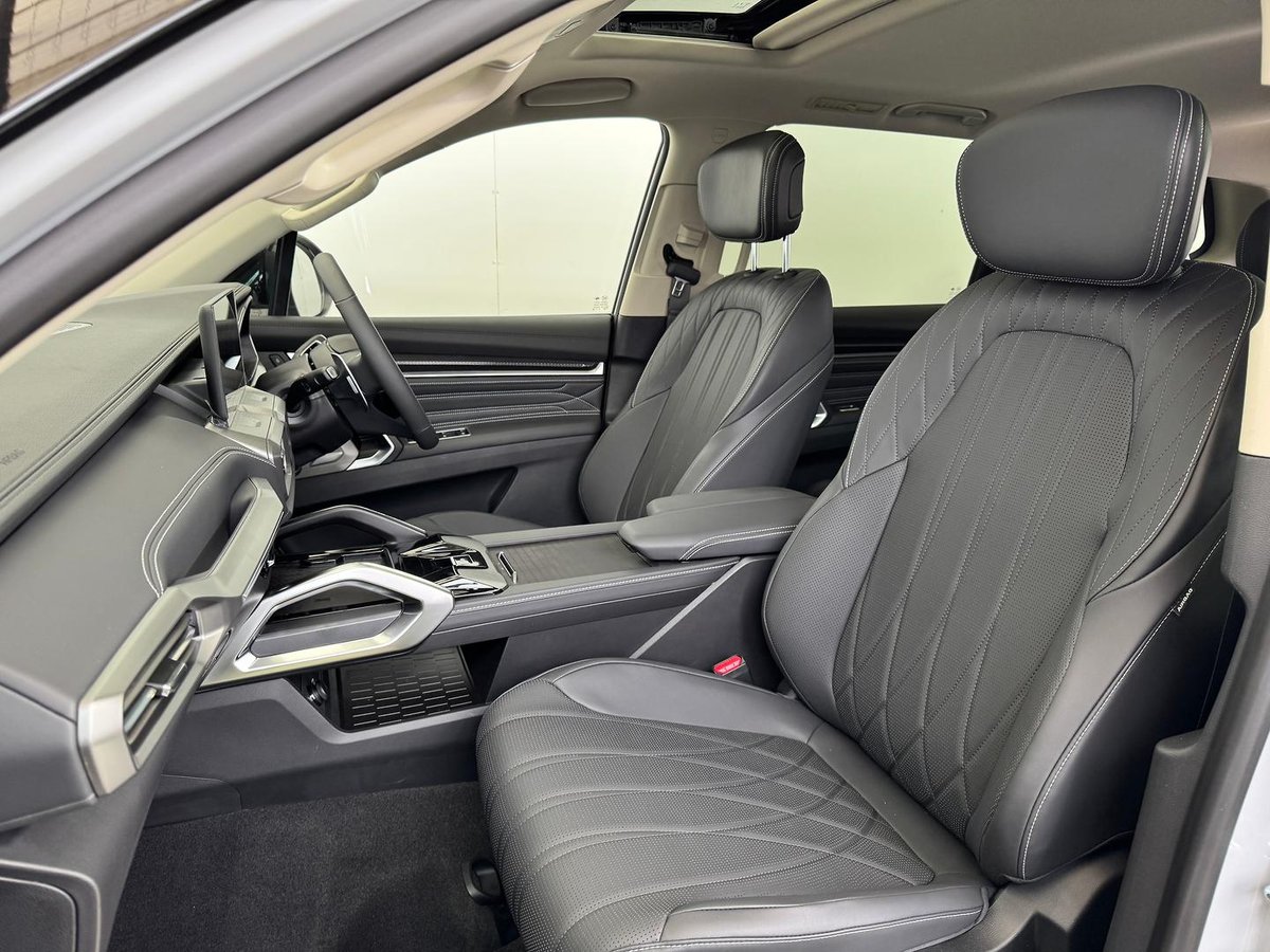 2025 LDV D90 Executive SV9A MY25 image 27