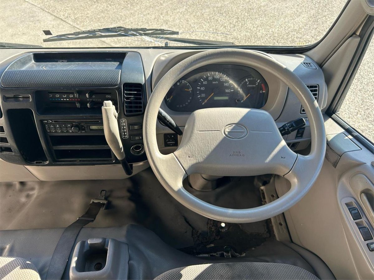 2011 Hino 300 image 13