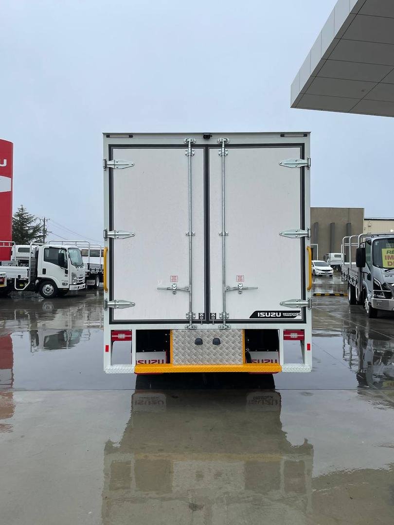 2025 Isuzu N Series NNR 45-150 DT D34 image 6