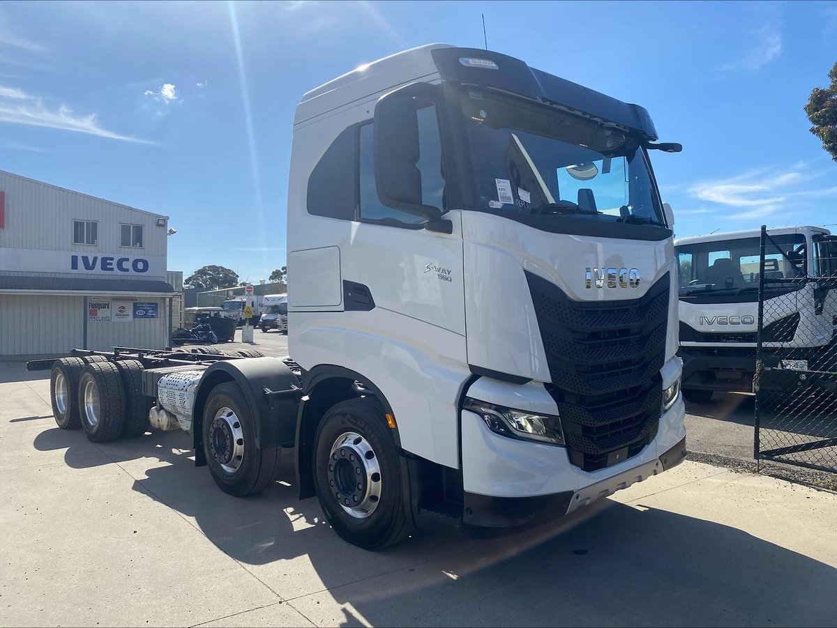 2025 Iveco S-Way AS270 image 7
