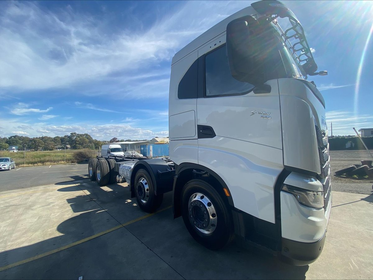2025 Iveco S-Way AS270 image 8