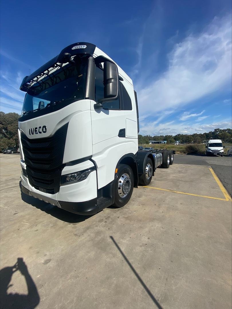 2025 Iveco S-Way AS270 image 13