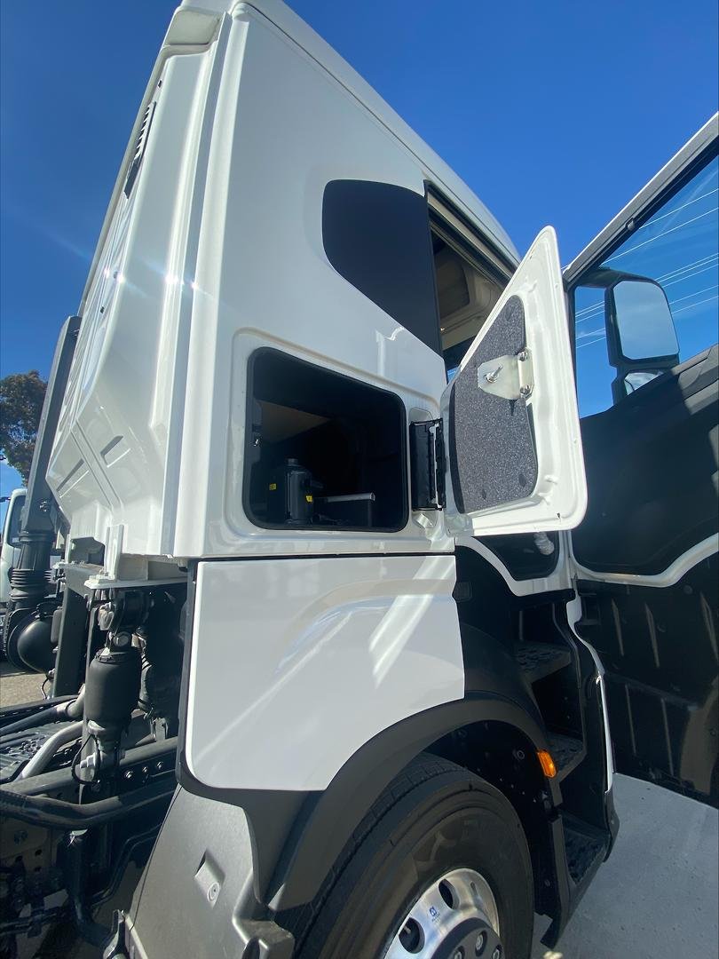 2025 Iveco S-Way AS270 image 18