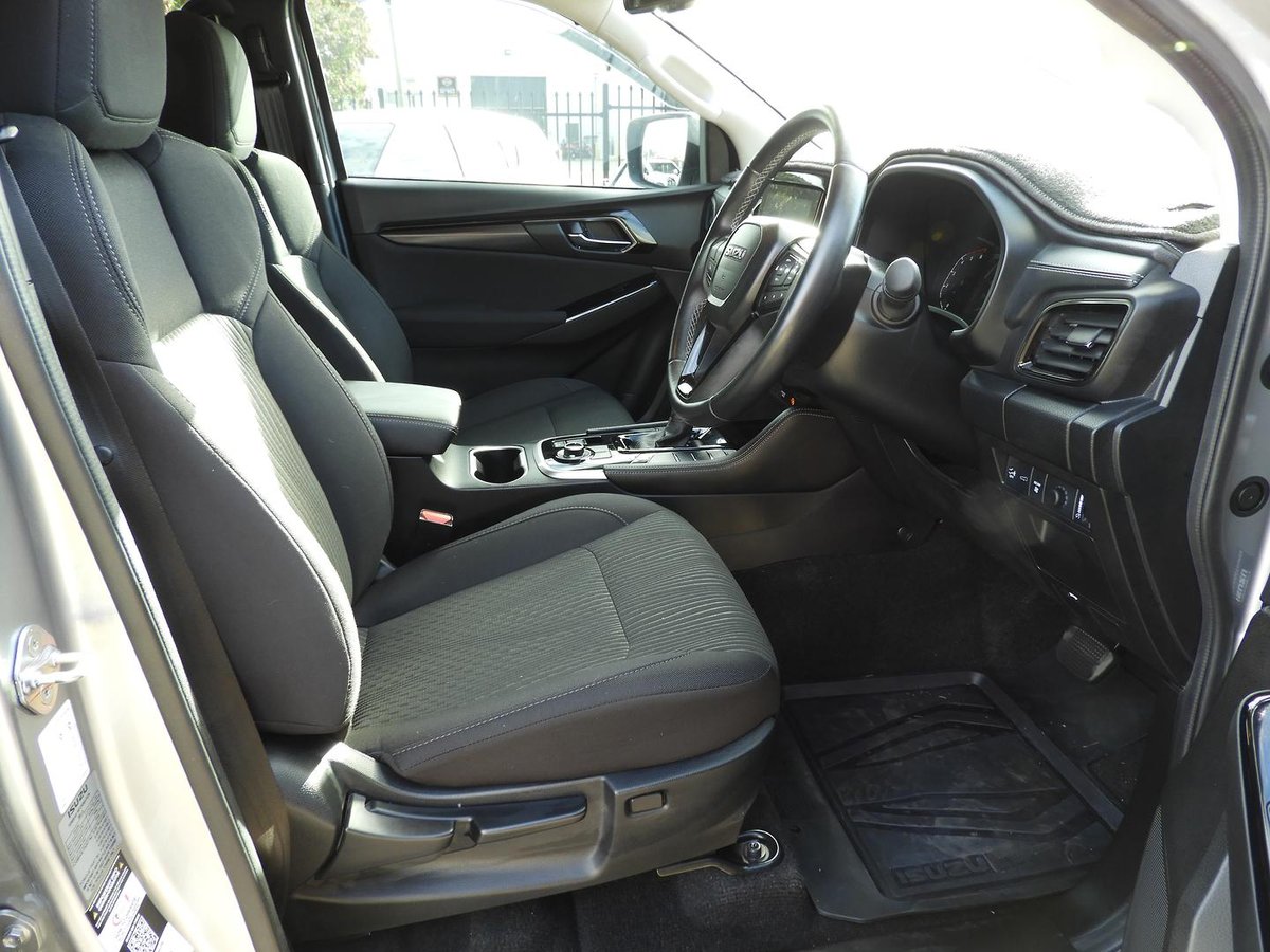 2025 Isuzu Mu-x Ls-u My25.5 4x4 Dual Range image 8
