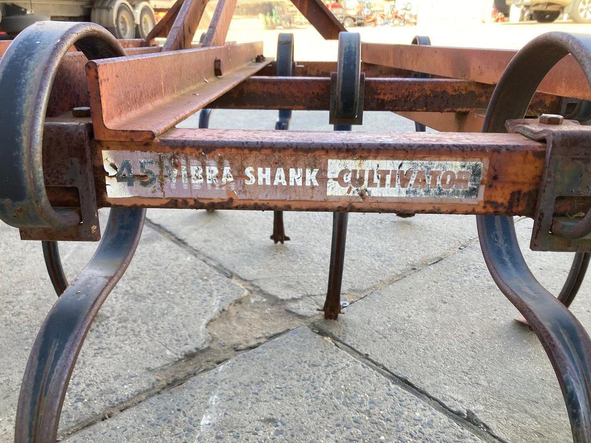 International Vibra Shank Frame image 8