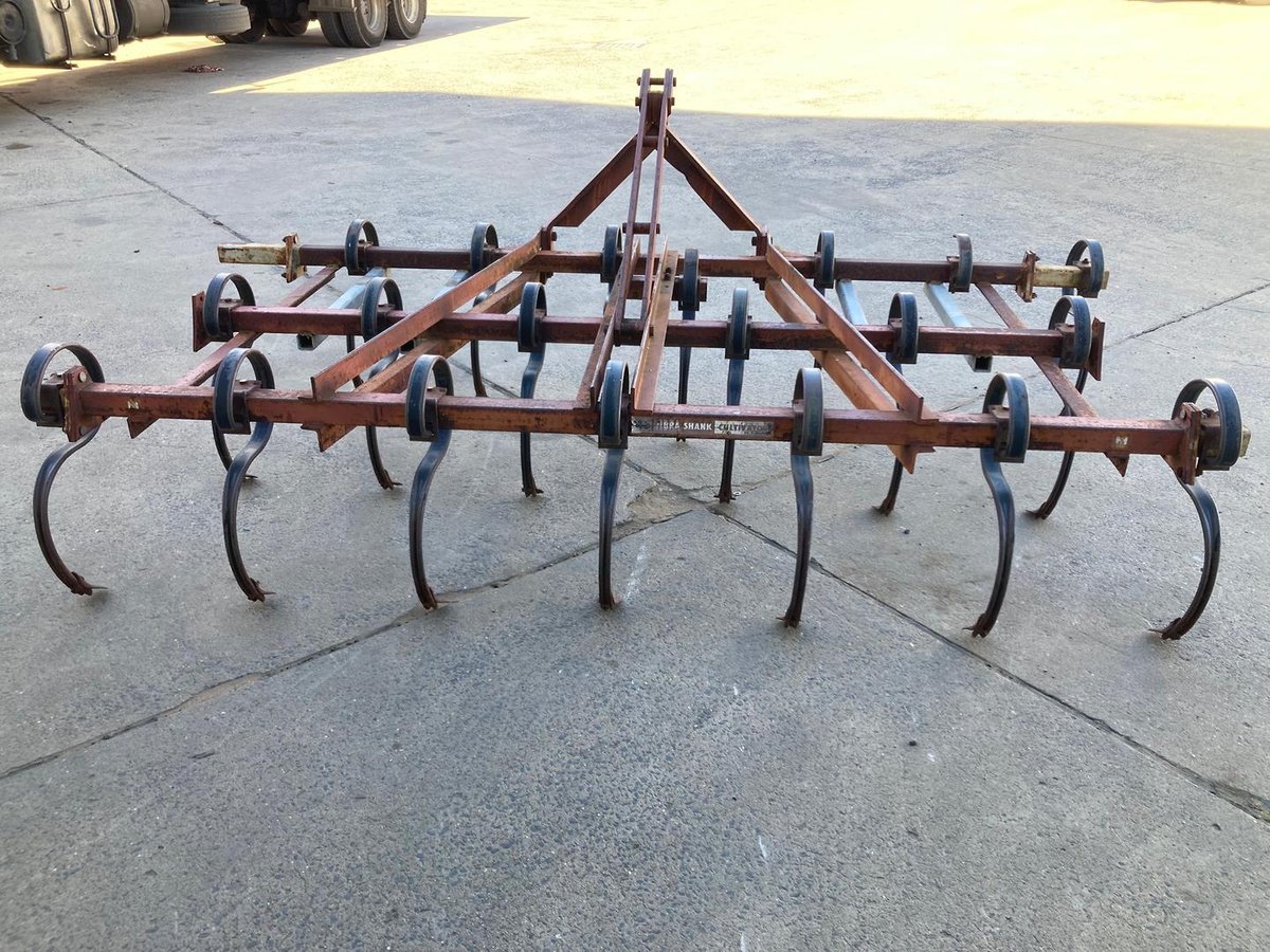 International Vibra Shank Frame image 2