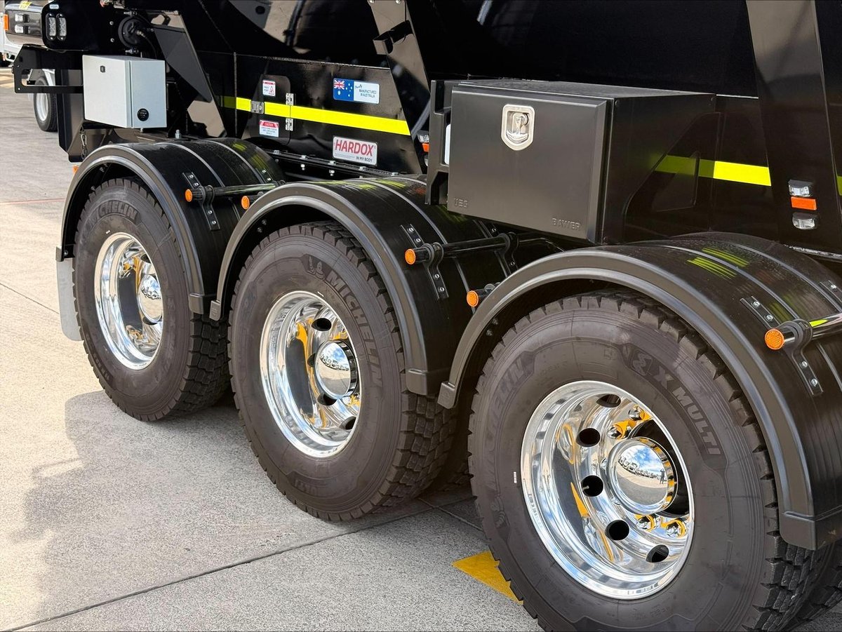 2025 Isuzu F Series image 11