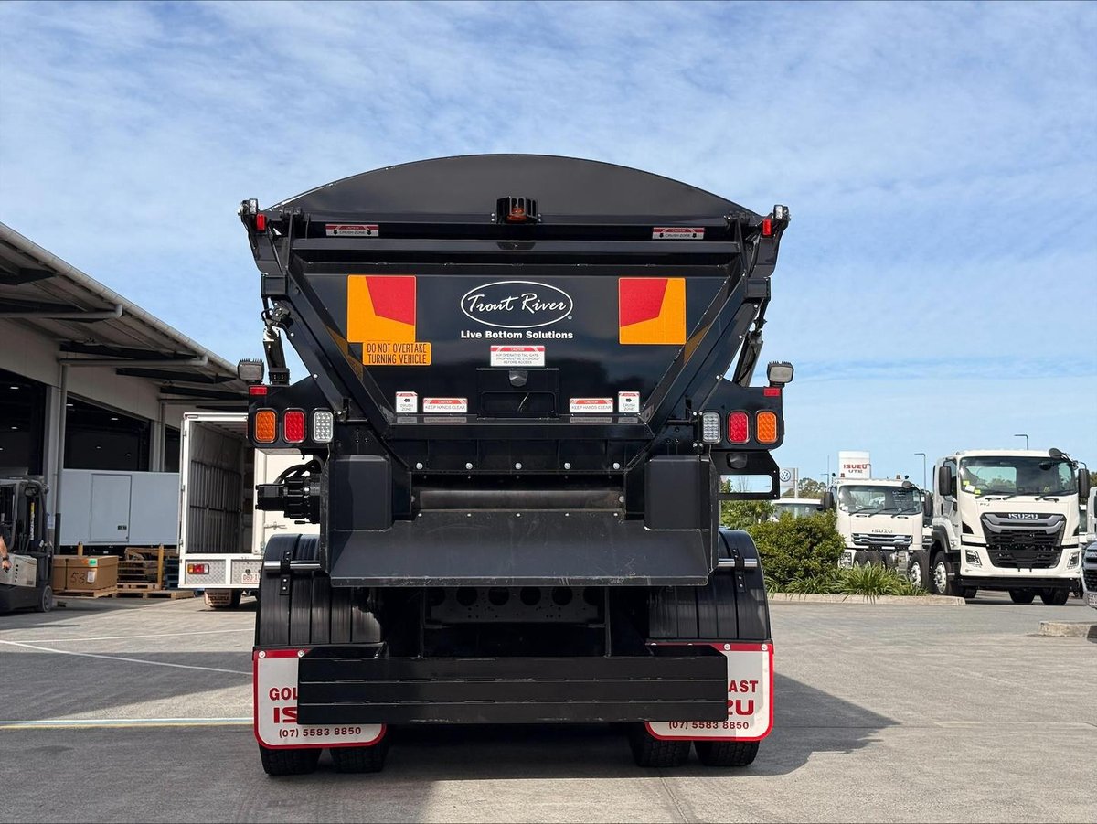 2025 Isuzu F Series image 6