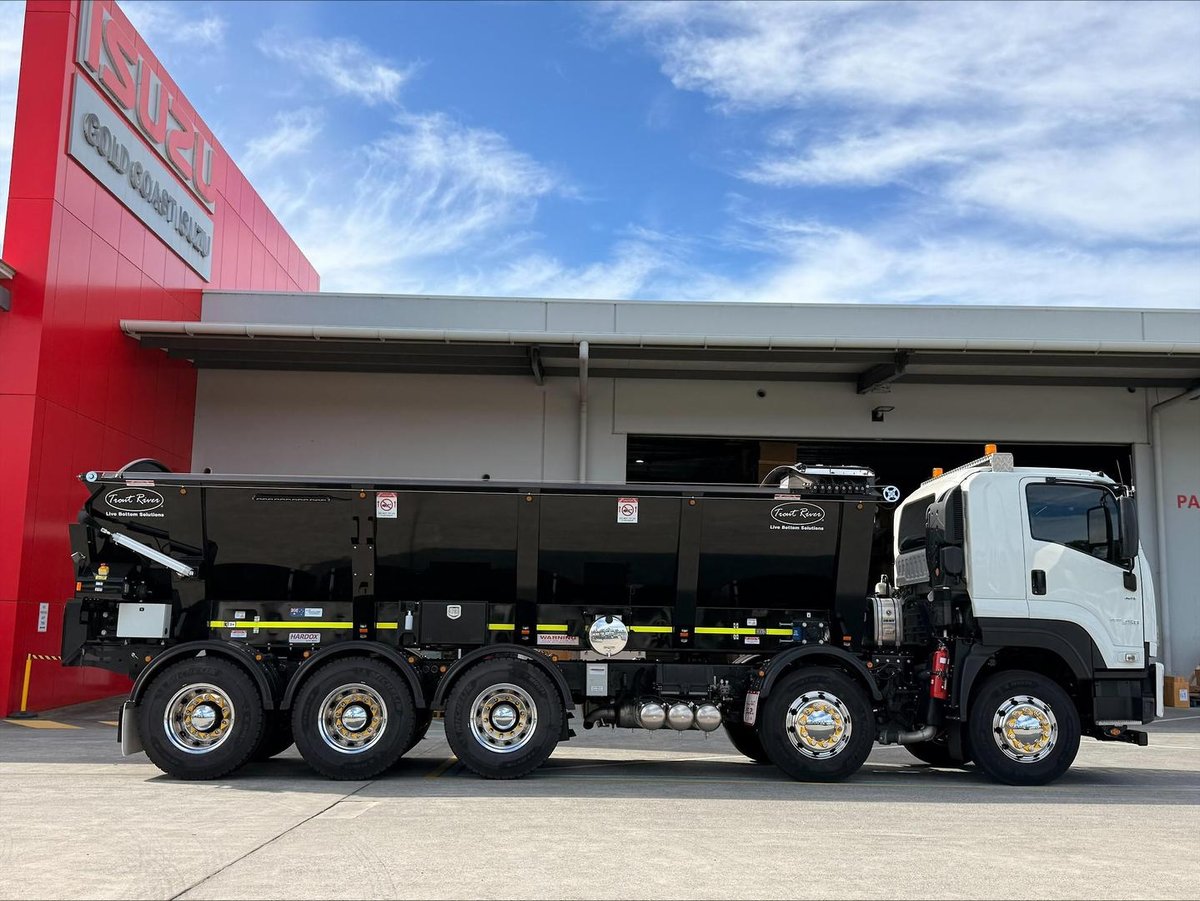 2025 Isuzu F Series image 8