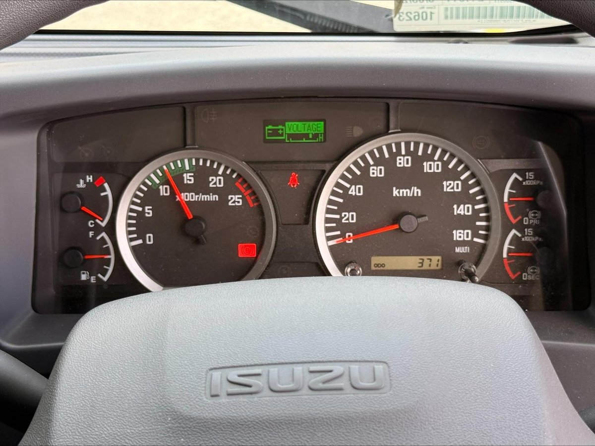 2025 Isuzu F Series image 23