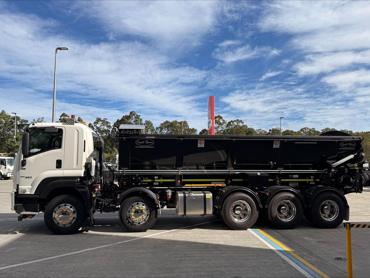 2025 Isuzu F Series image 4