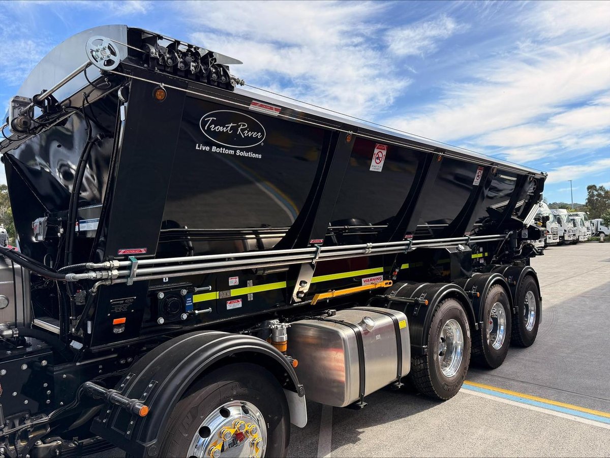 2025 Isuzu F Series image 9