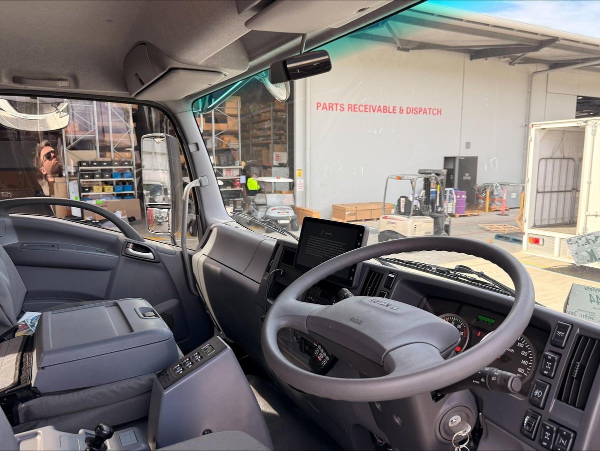 2025 Isuzu F Series image 21