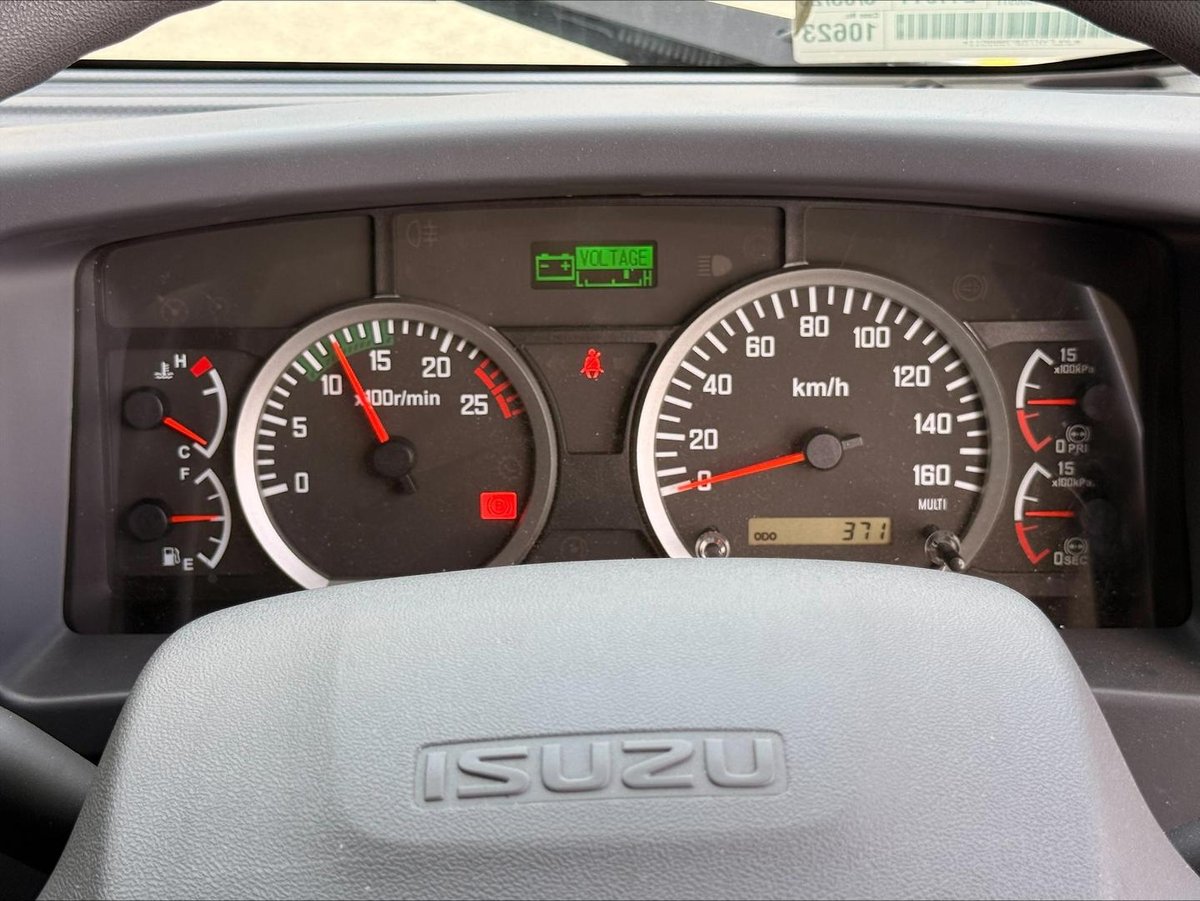 2025 Isuzu F Series image 23