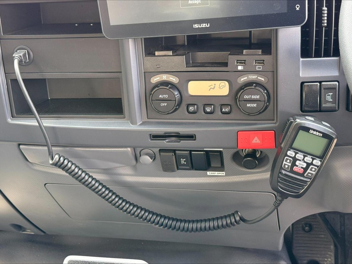 2025 Isuzu F Series image 27